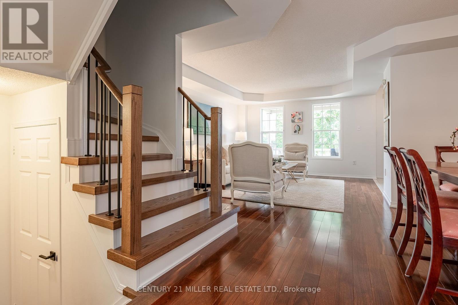 Photo 10 of 203 Gatwick Drive, Oakville ON