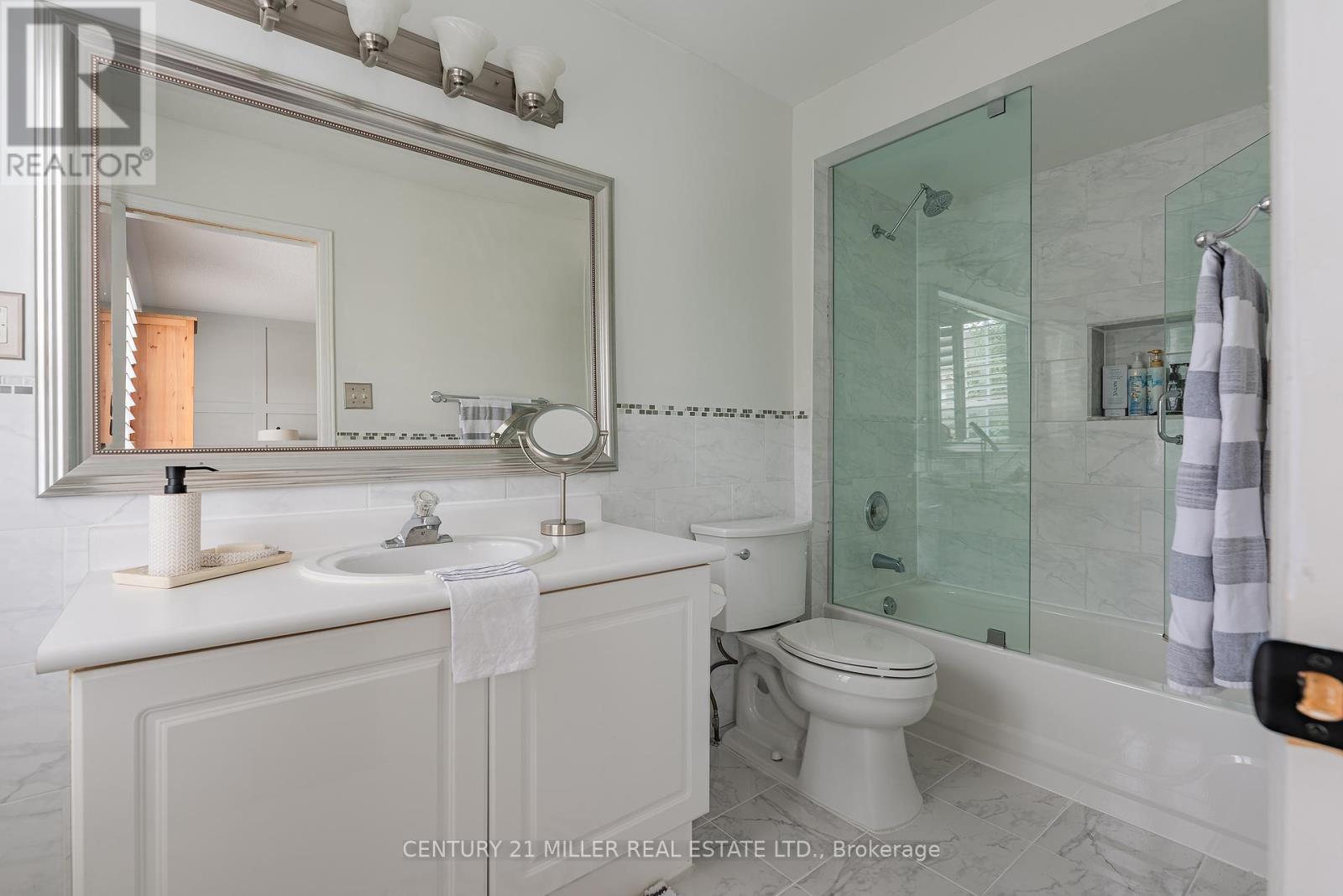 Photo 19 of 203 Gatwick Drive, Oakville ON
