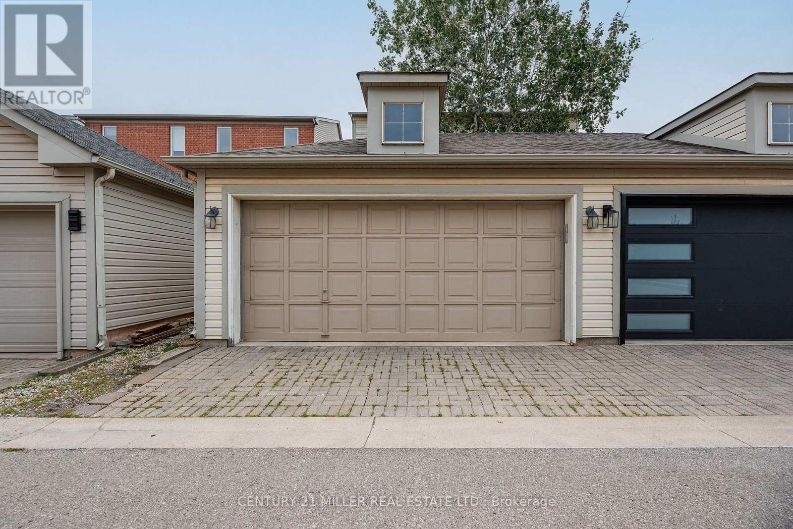 Photo 32 of 203 Gatwick Drive, Oakville ON