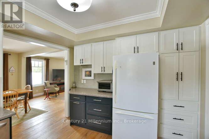 Photo 11 of 680 Mountain Road, Collingwood ON
