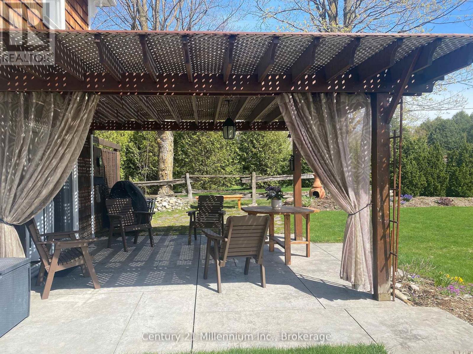 Photo 13 of 680 Mountain Road, Collingwood ON