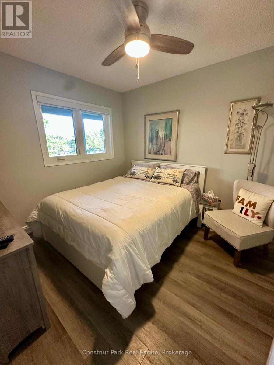 Photo 4 of 832 Suncrest Circle, Collingwood ON
