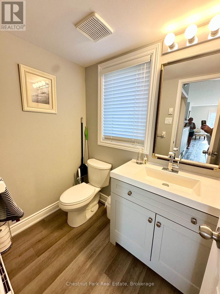 Photo 10 of 832 Suncrest Circle, Collingwood ON
