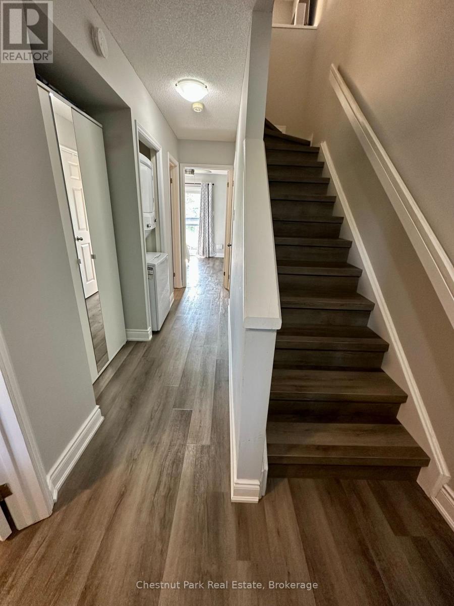 Photo 7 of 832 Suncrest Circle, Collingwood ON
