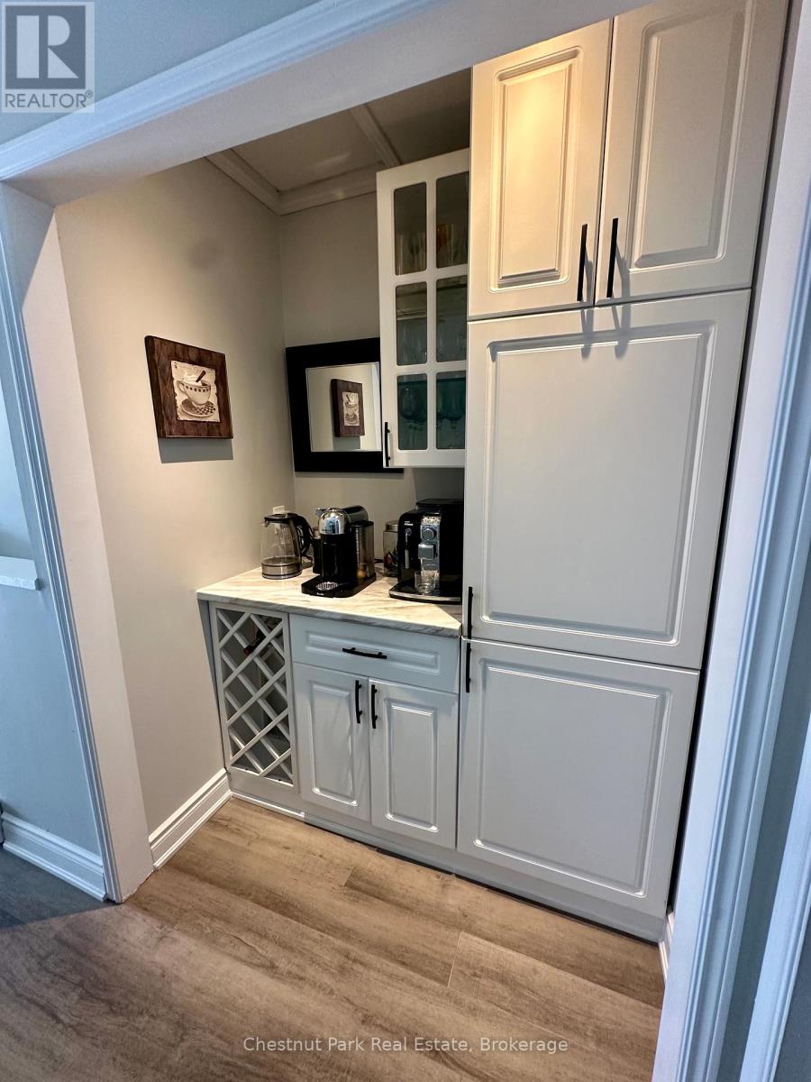 Photo 8 of 832 Suncrest Circle, Collingwood ON