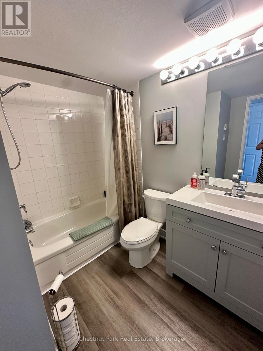 Photo 3 of 832 Suncrest Circle, Collingwood ON