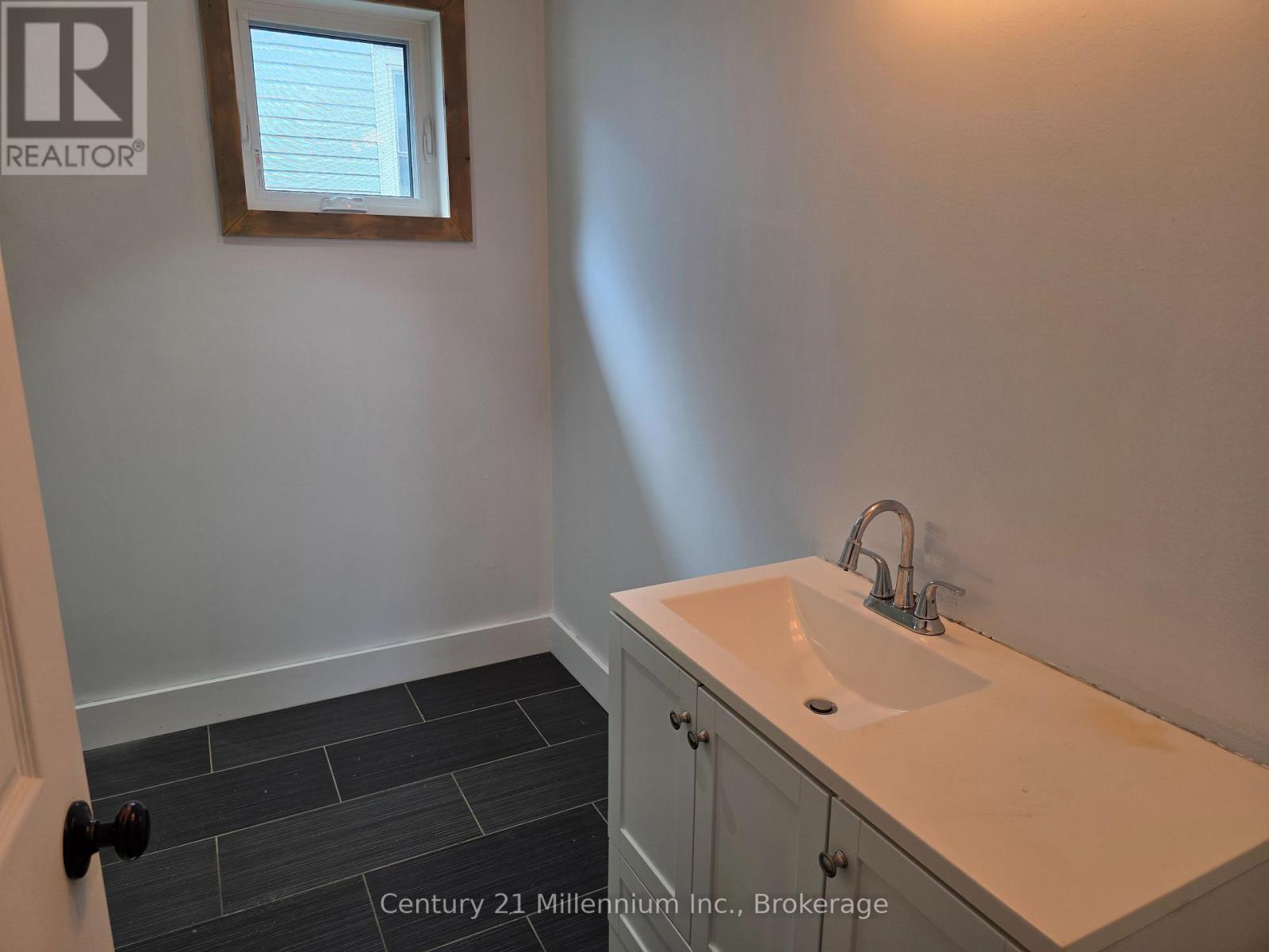 Photo 6 of 22 Market Street, Collingwood ON
