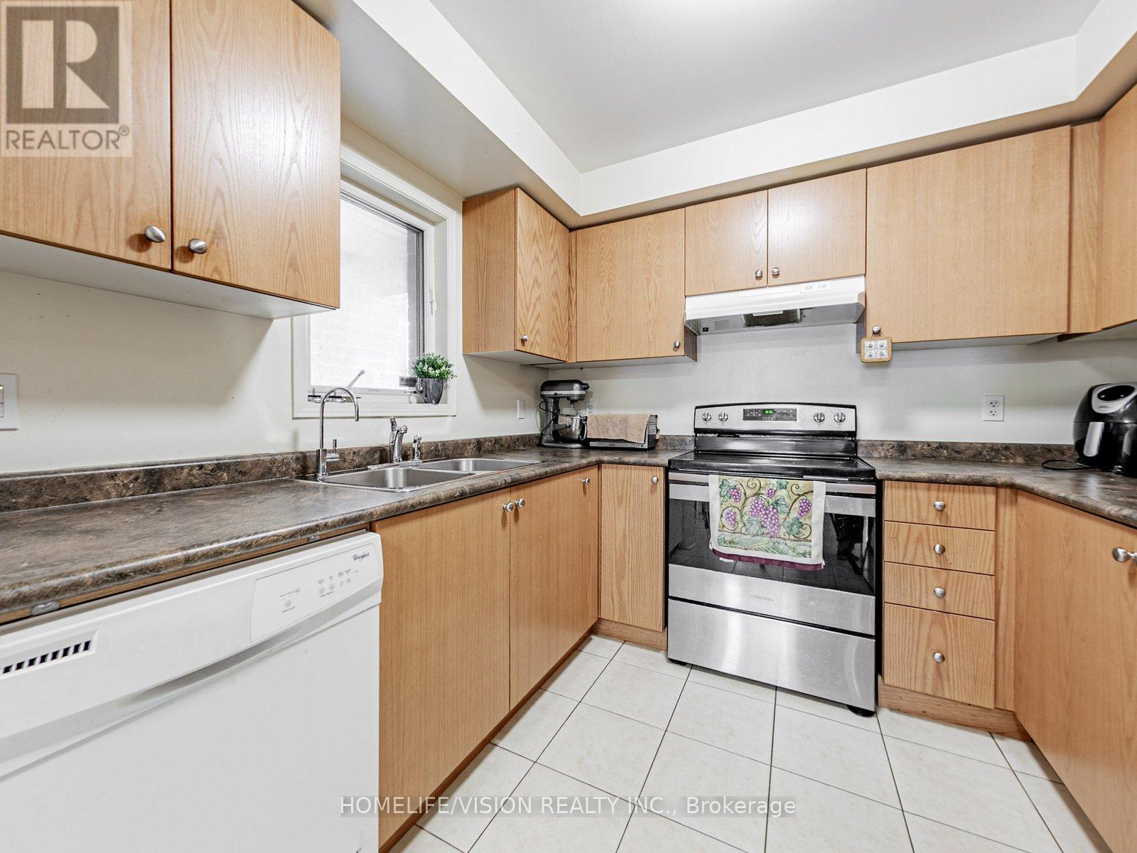 Photo 19 of 10 Odoardo Disanto Circle, Toronto ON