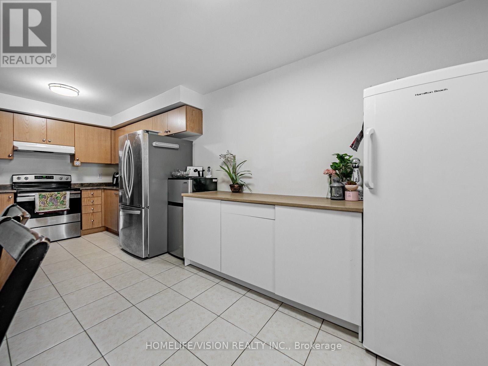 Photo 23 of 10 Odoardo Disanto Circle, Toronto ON