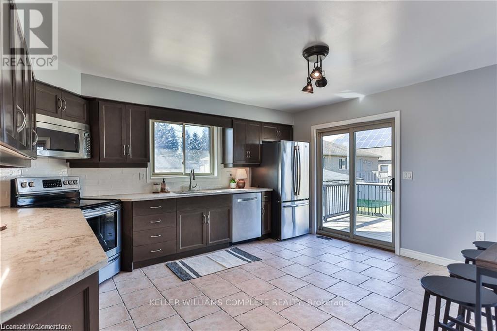 Photo 43 of 98 Thomas Avenue, Brantford ON