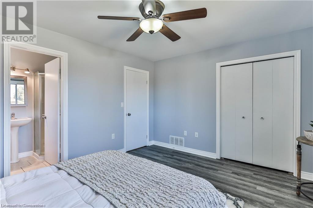 Photo 31 of 98 Thomas Avenue, Brantford ON