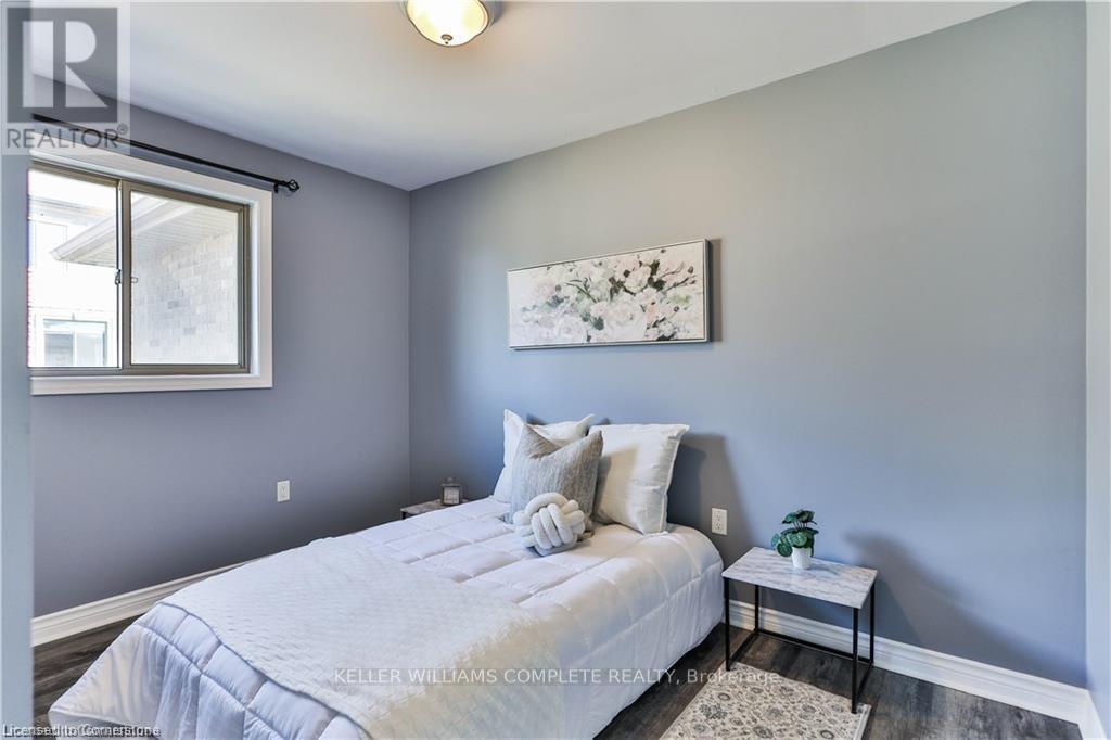 Photo 42 of 98 Thomas Avenue, Brantford ON