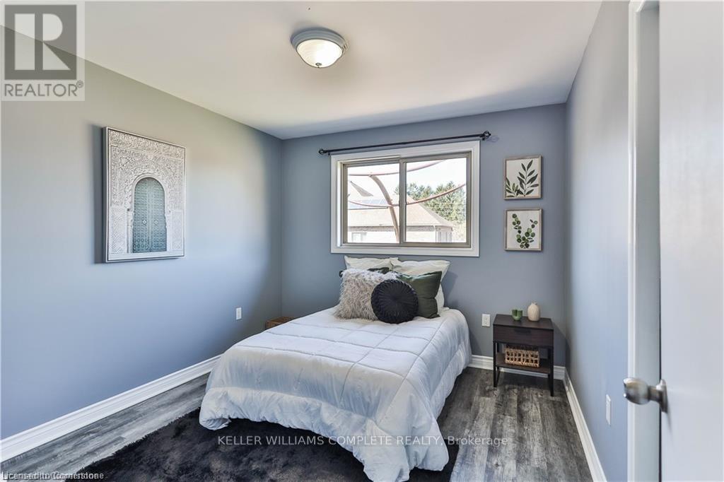Photo 48 of 98 Thomas Avenue, Brantford ON