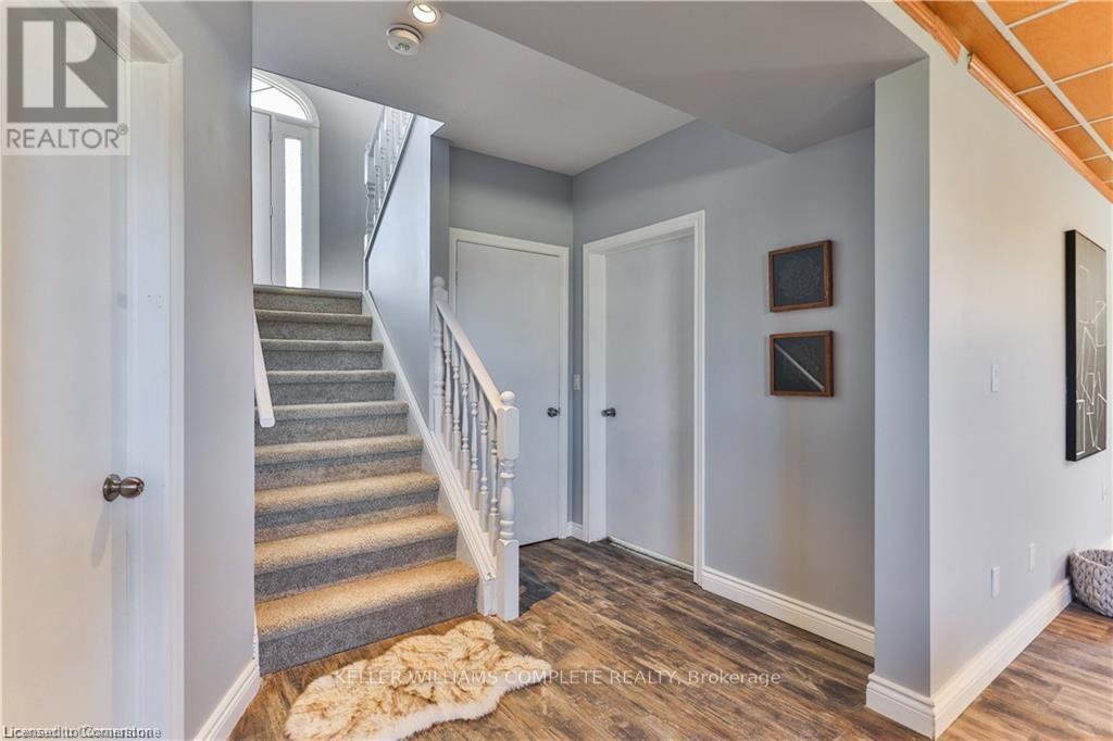 Photo 11 of 98 Thomas Avenue, Brantford ON