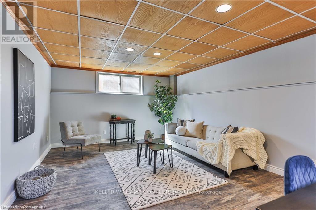 Photo 22 of 98 Thomas Avenue, Brantford ON