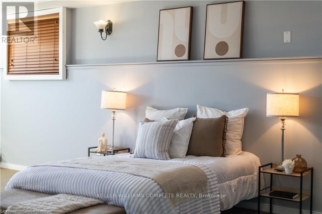 Photo 25 of 98 Thomas Avenue, Brantford ON