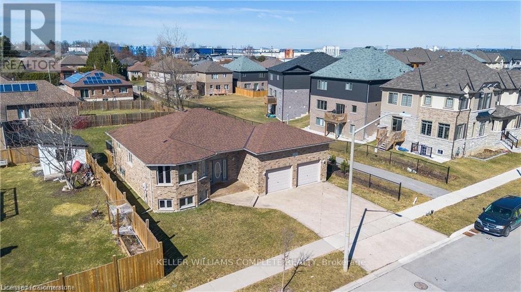 Photo 10 of 98 Thomas Avenue, Brantford ON