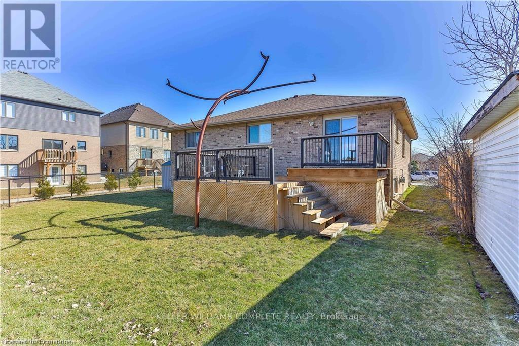 Photo 32 of 98 Thomas Avenue, Brantford ON