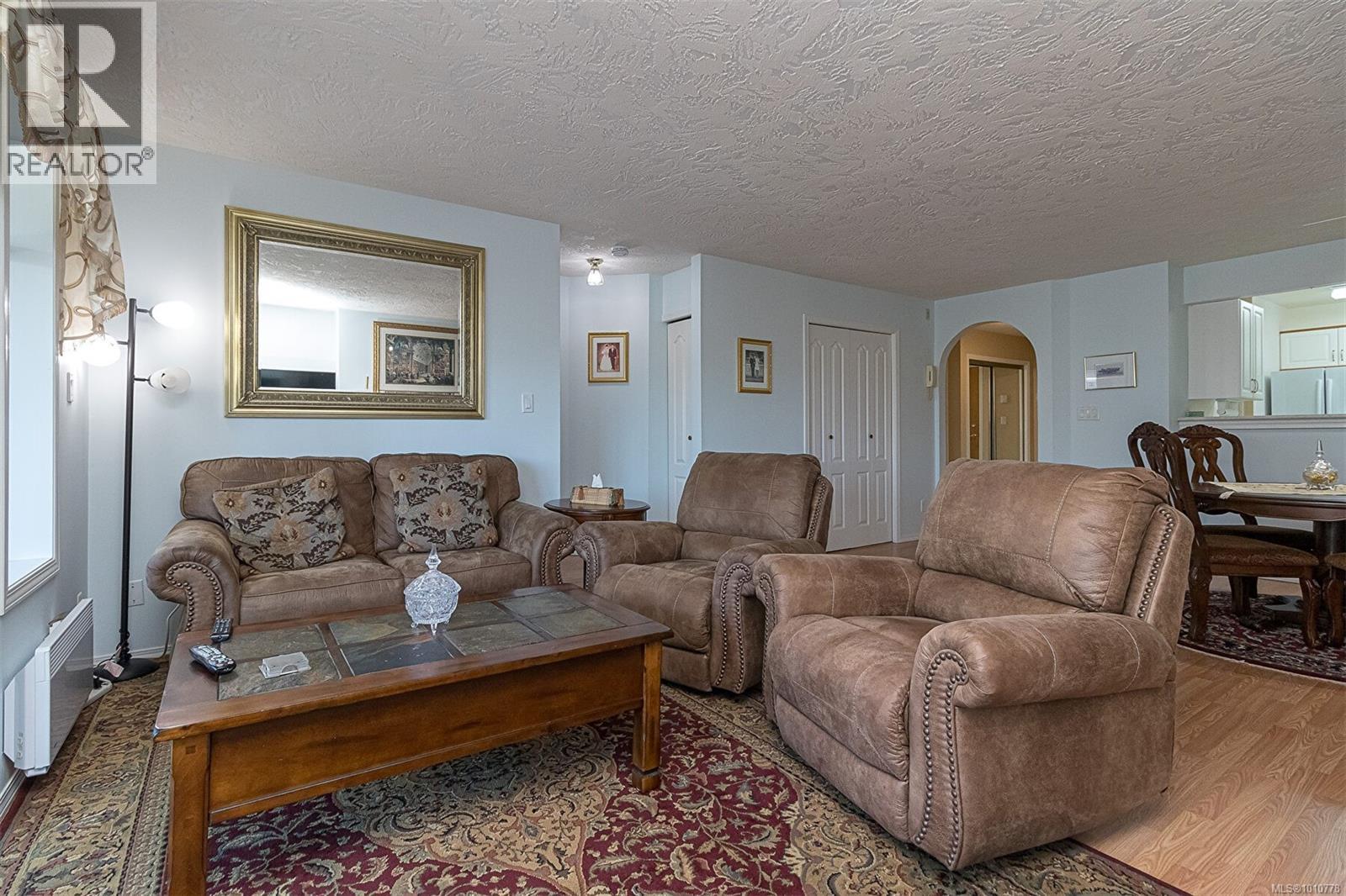 Photo 5 of 204 9717 Third St, Sidney BC