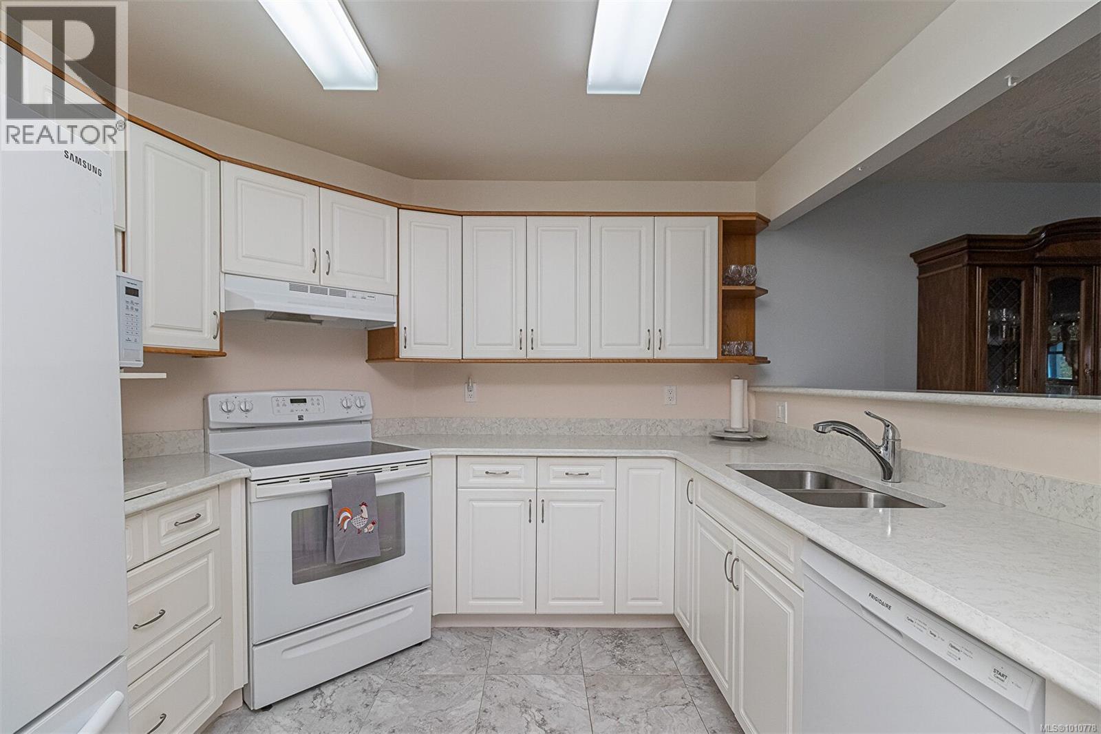 Photo 21 of 204 9717 Third St, Sidney BC