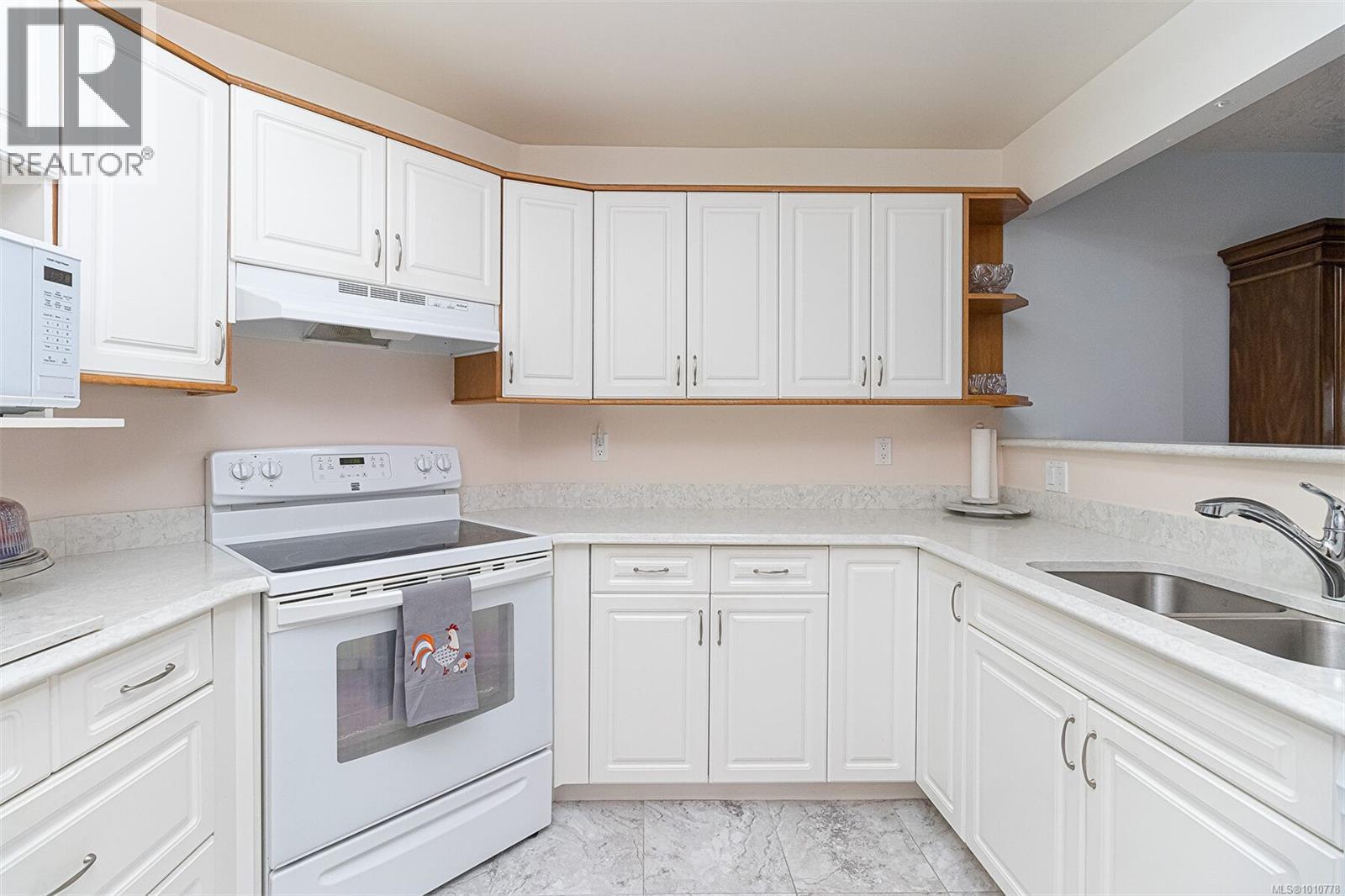 Photo 14 of 204 9717 Third St, Sidney BC