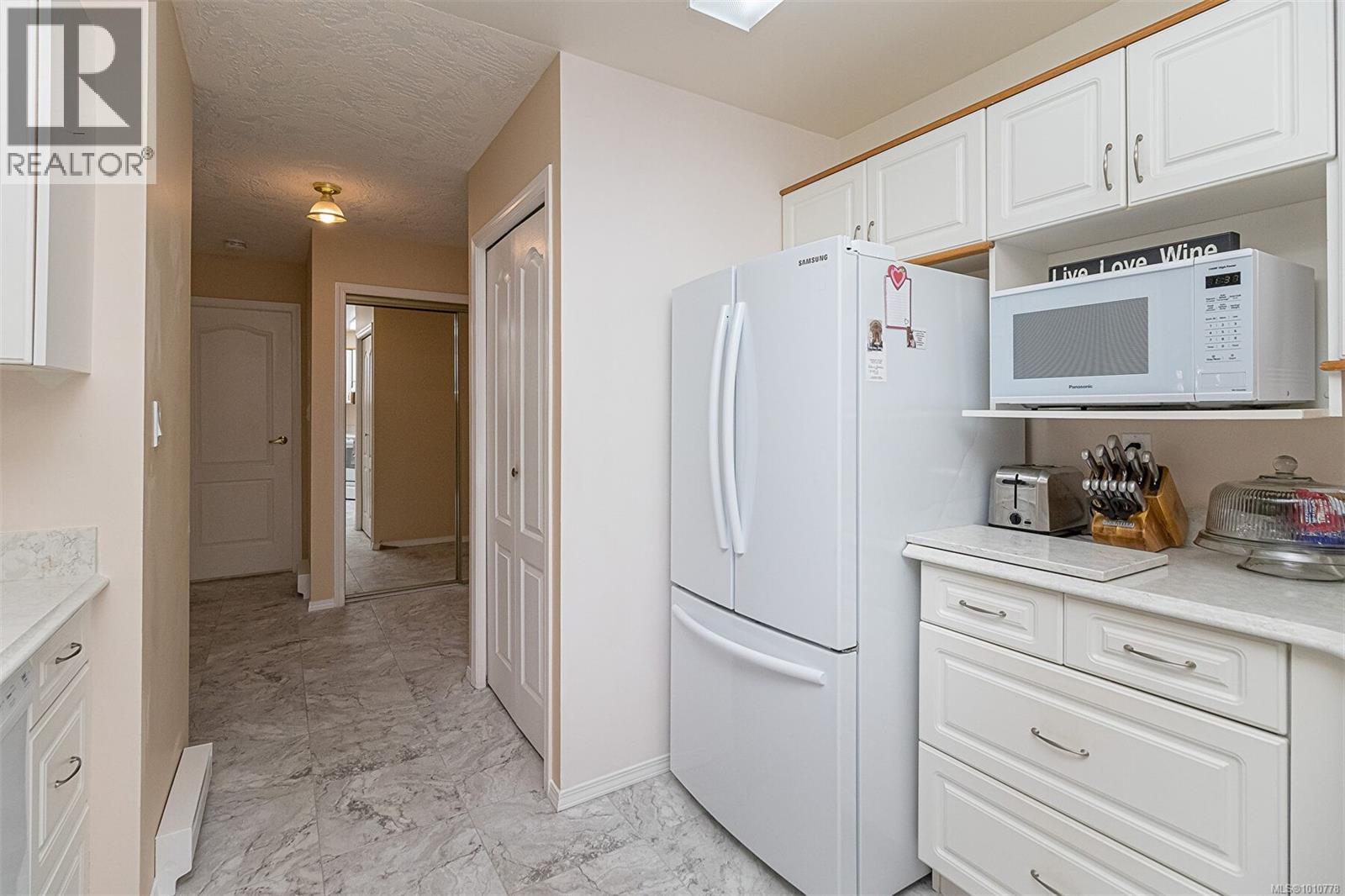 Photo 6 of 204 9717 Third St, Sidney BC
