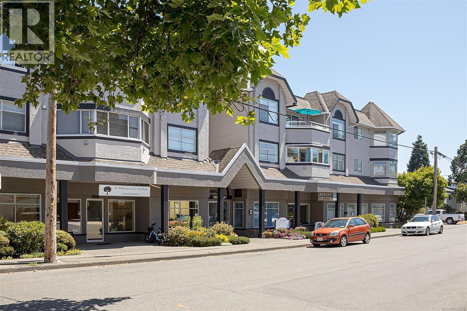 Photo 8 of 204 9717 Third St, Sidney BC