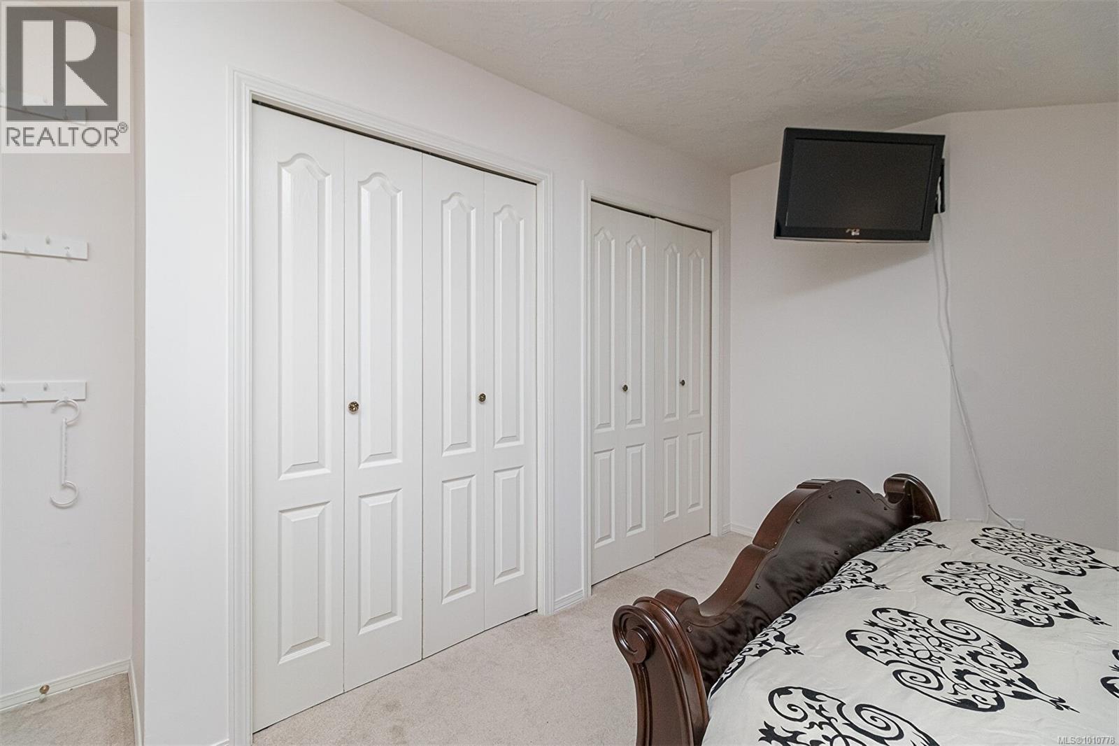 Photo 17 of 204 9717 Third St, Sidney BC