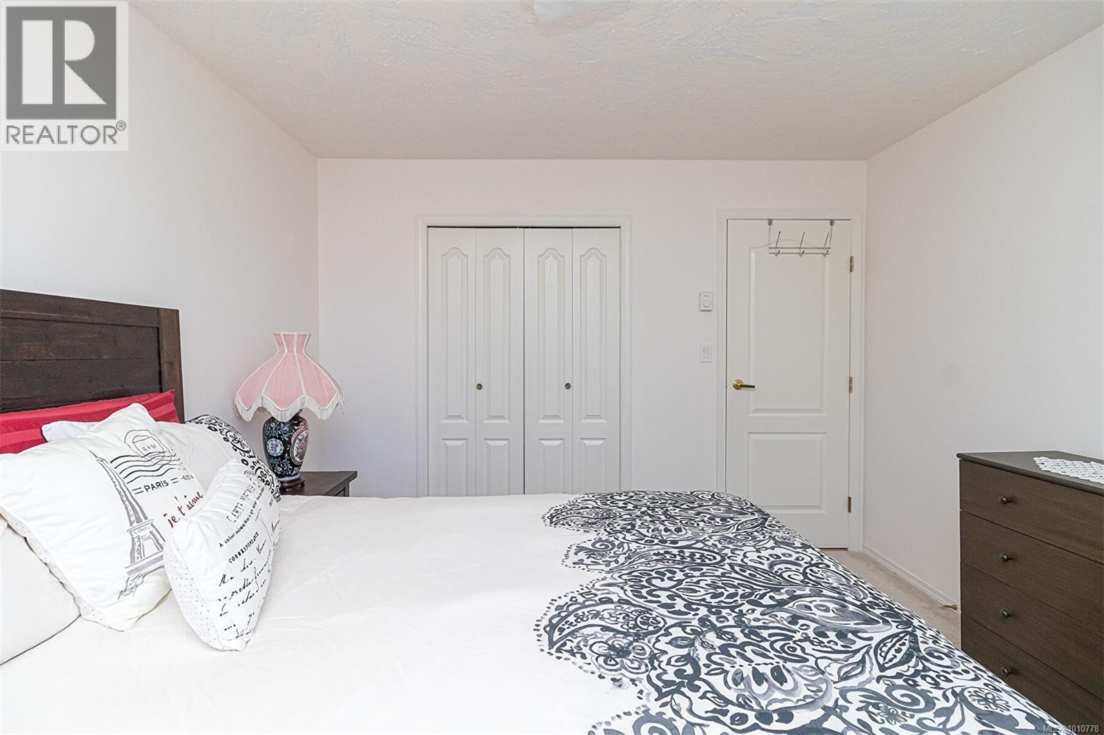 Photo 12 of 204 9717 Third St, Sidney BC