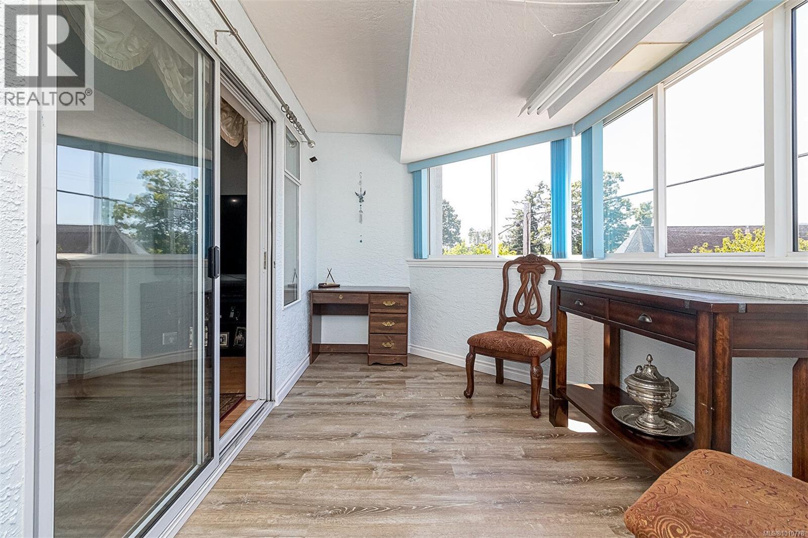 Photo 2 of 204 9717 Third St, Sidney BC