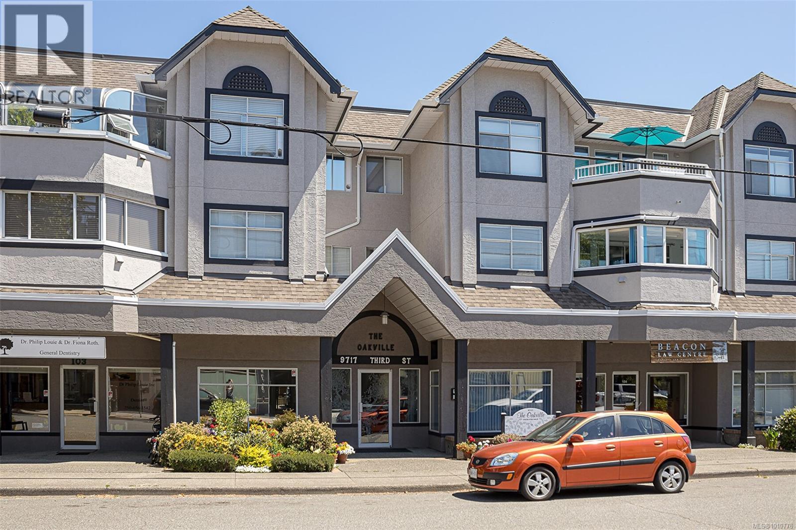 Photo 16 of 204 9717 Third St, Sidney BC
