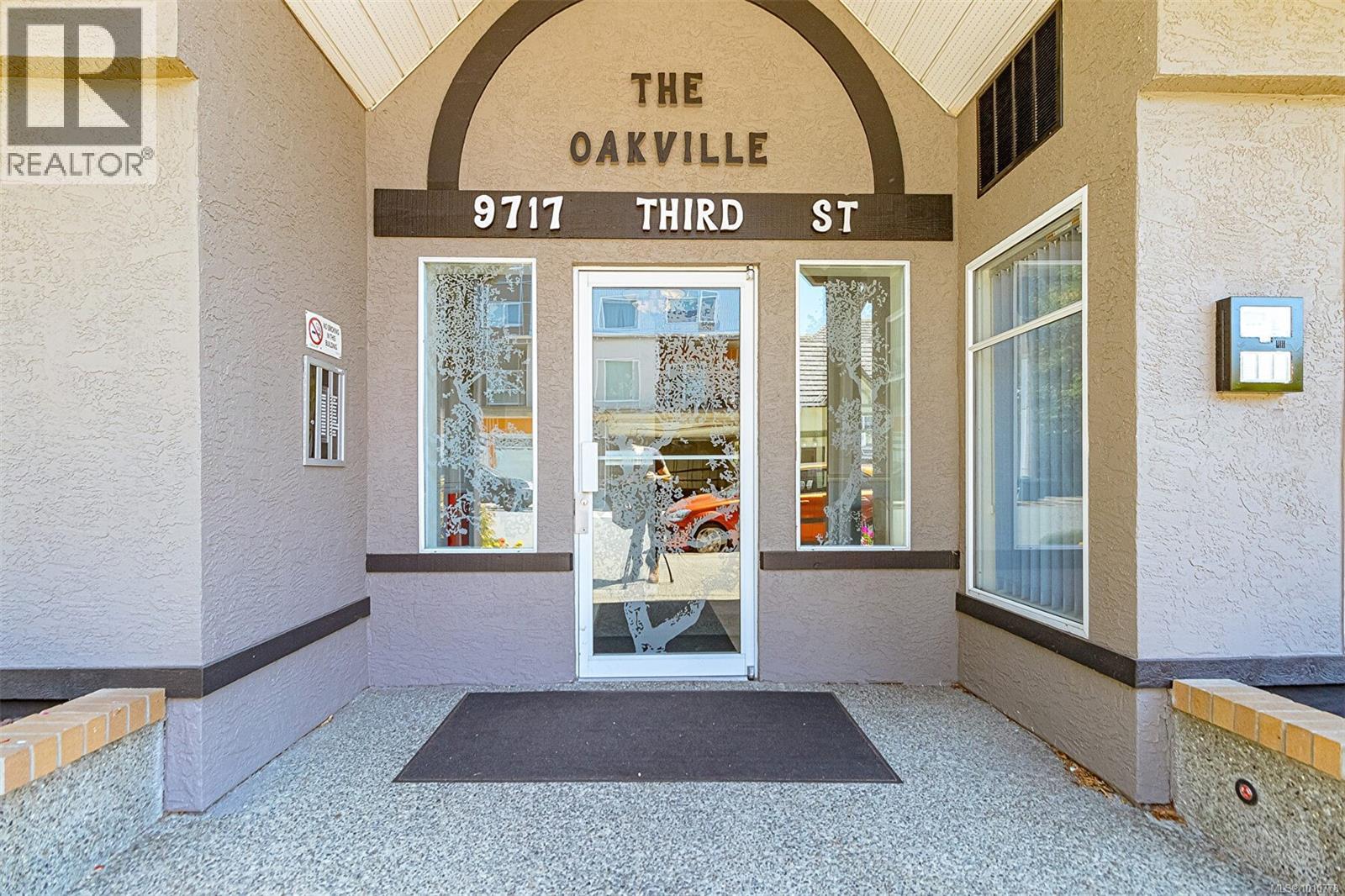 Photo 9 of 204 9717 Third St, Sidney BC