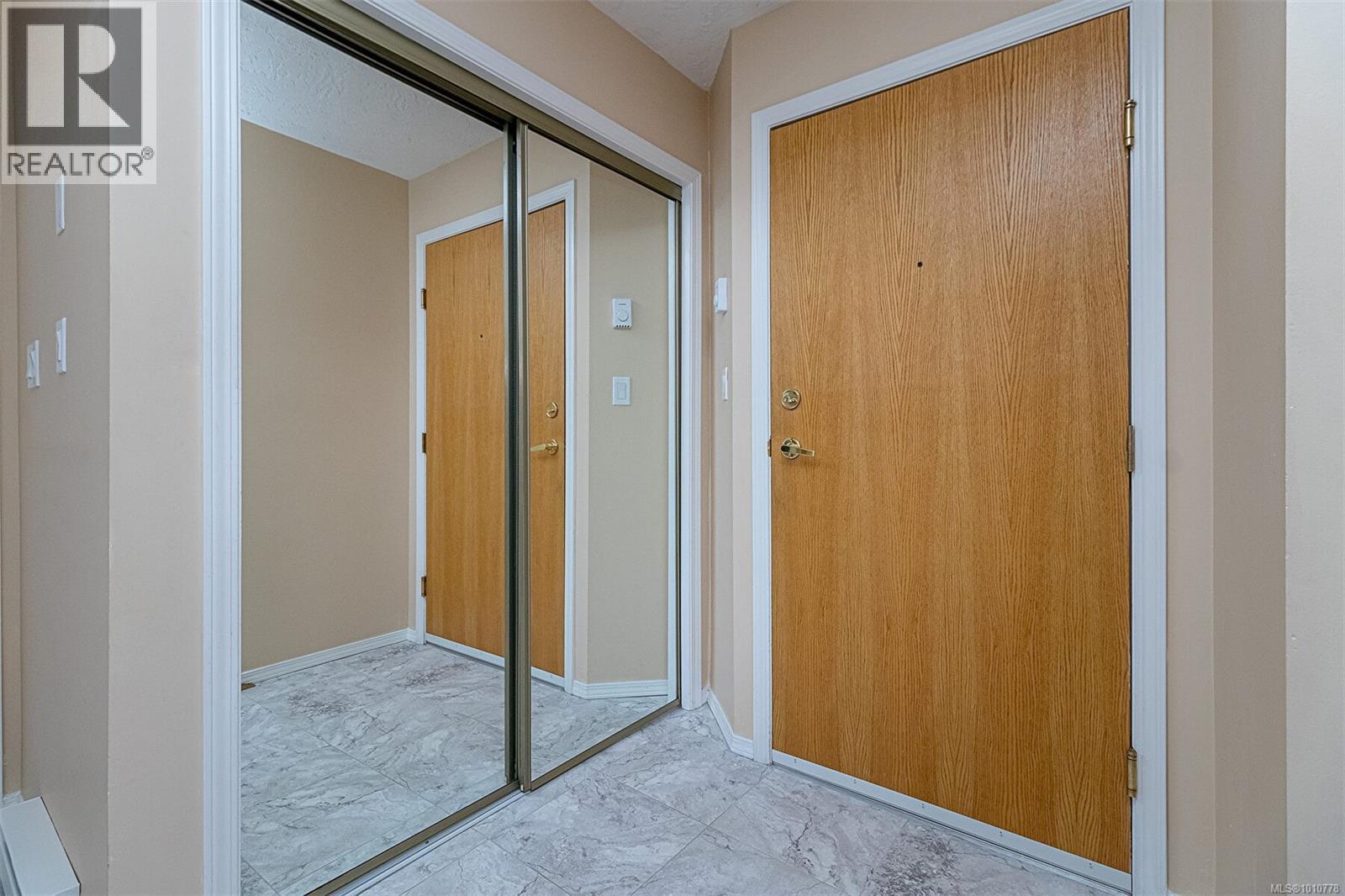 Photo 10 of 204 9717 Third St, Sidney BC
