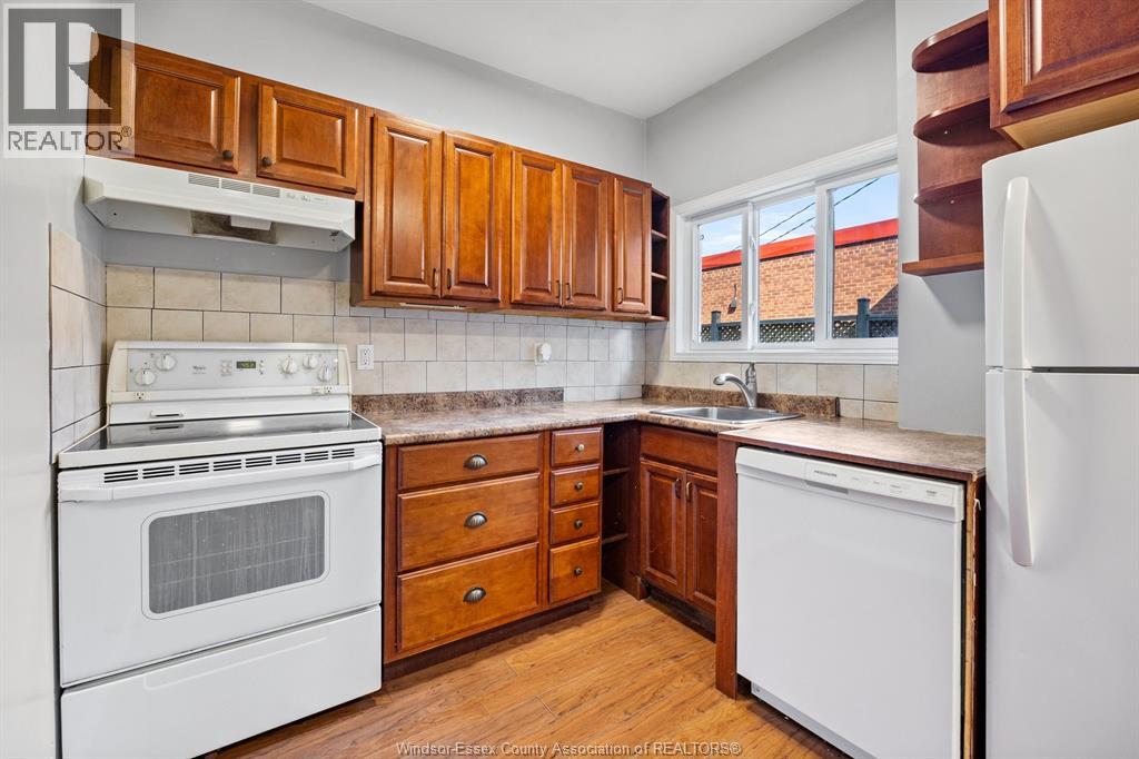 Photo 11 of 353 359 Louis, Windsor ON