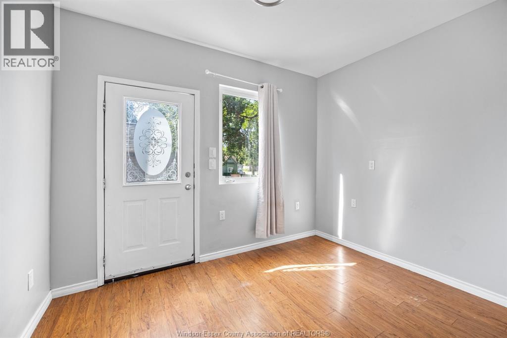 Photo 13 of 353 359 Louis, Windsor ON