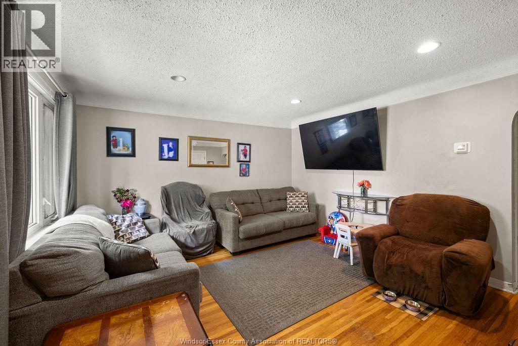 Photo 5 of 3821 Vaughan Street, Windsor ON