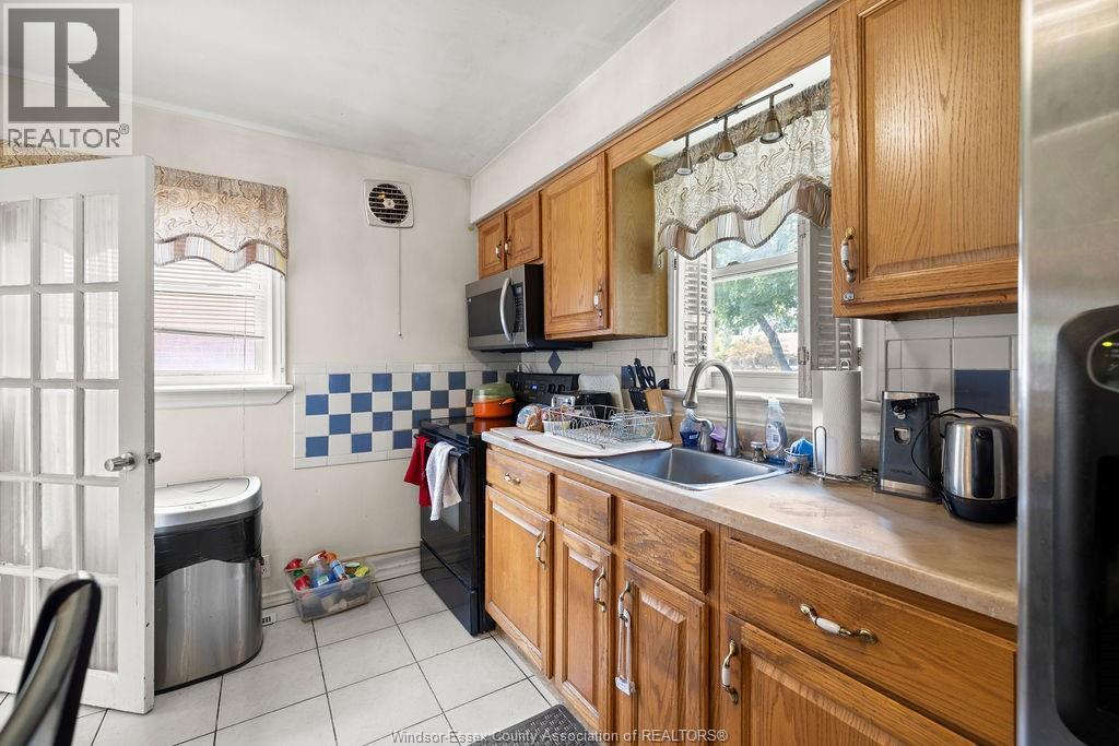 Photo 4 of 3821 Vaughan Street, Windsor ON