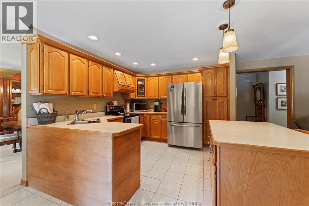 Photo 5 of 606 Pine Ridge Avenue, Amherstburg ON