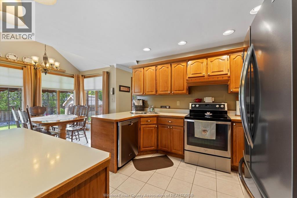 Photo 38 of 606 Pine Ridge Avenue, Amherstburg ON