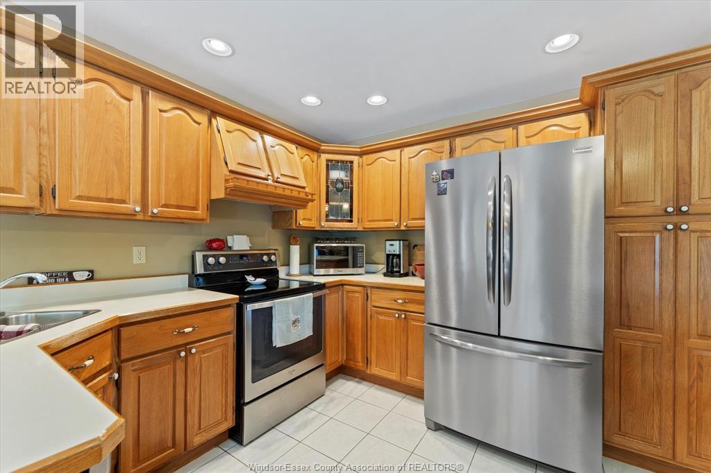 Photo 35 of 606 Pine Ridge Avenue, Amherstburg ON