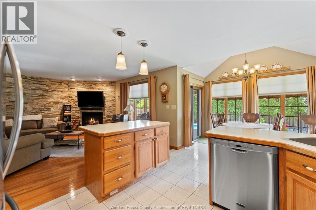 Photo 3 of 606 Pine Ridge Avenue, Amherstburg ON