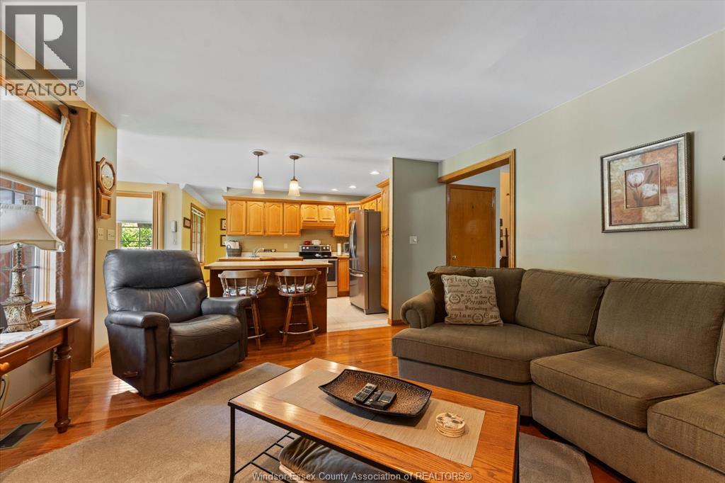 Photo 9 of 606 Pine Ridge Avenue, Amherstburg ON