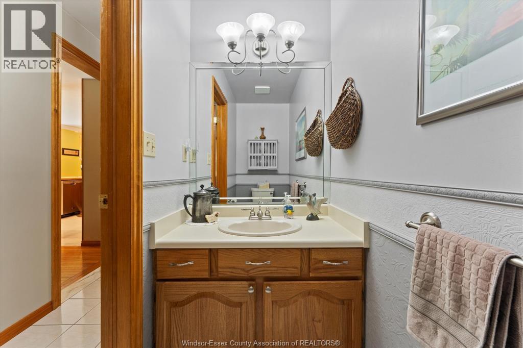 Photo 12 of 606 Pine Ridge Avenue, Amherstburg ON