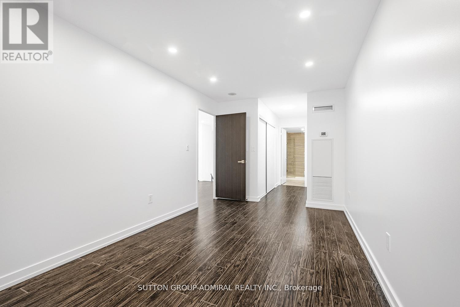 Photo 7 of G 20 18 Capreol Court E, Toronto ON
