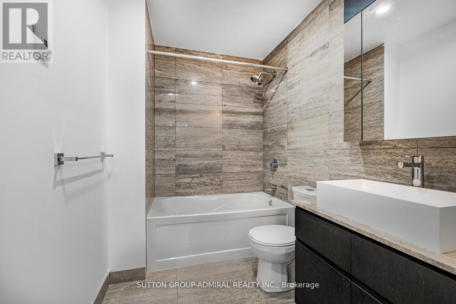 Photo 2 of G 20 18 Capreol Court E, Toronto ON