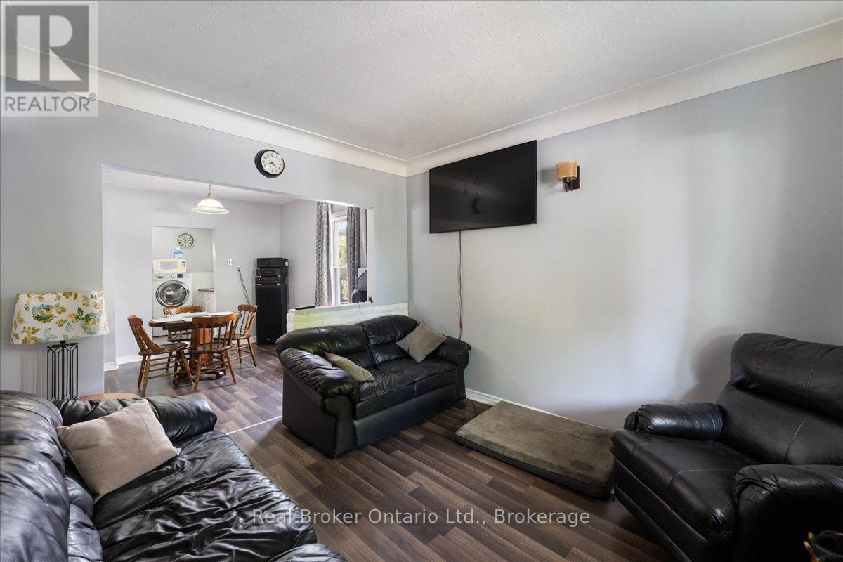 Photo 8 of 416 Deere Street, Welland ON