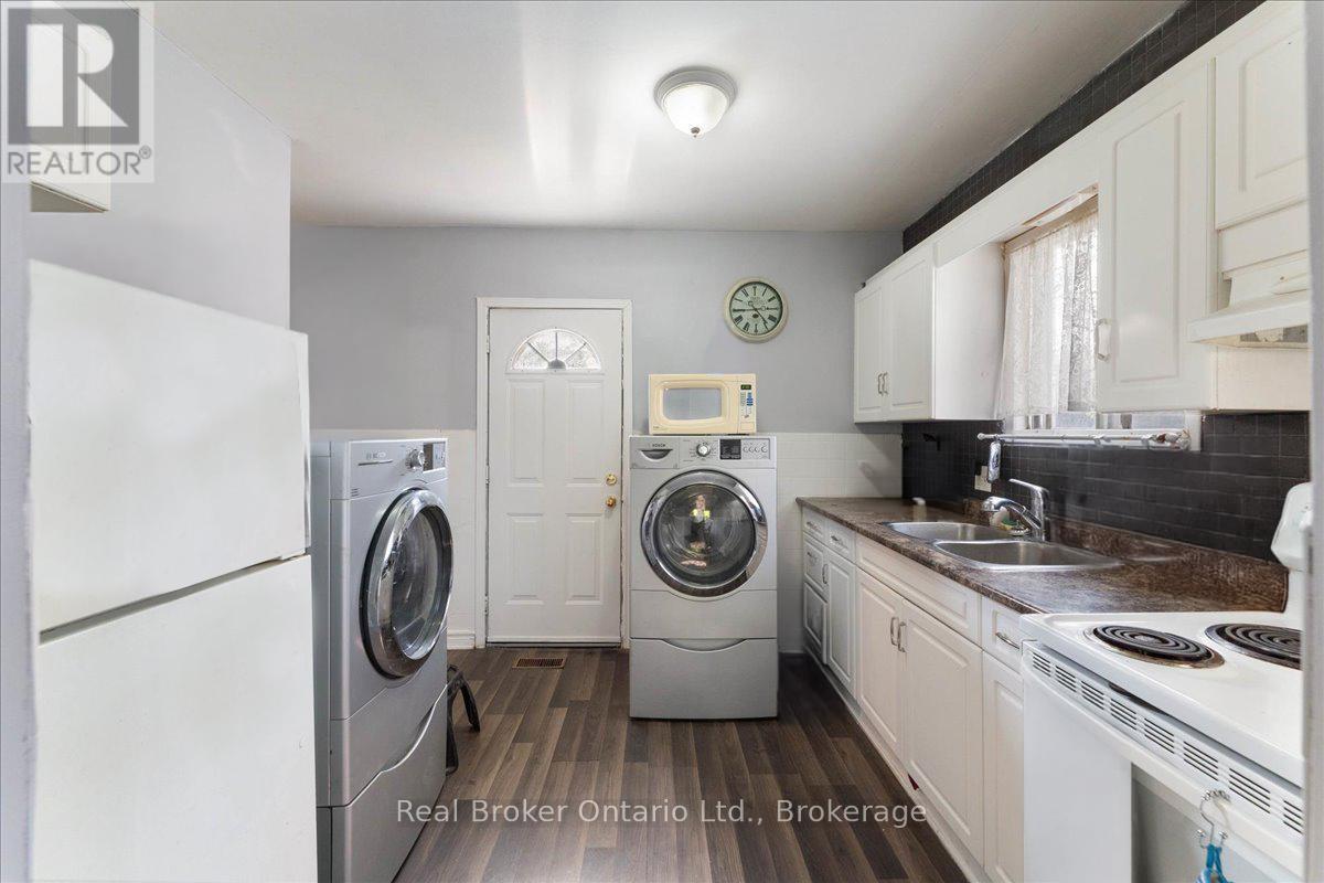 Photo 15 of 416 Deere Street, Welland ON
