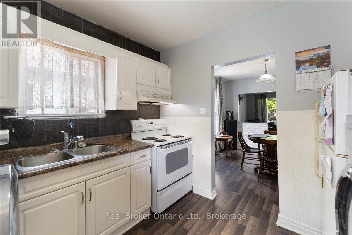Photo 23 of 416 Deere Street, Welland ON