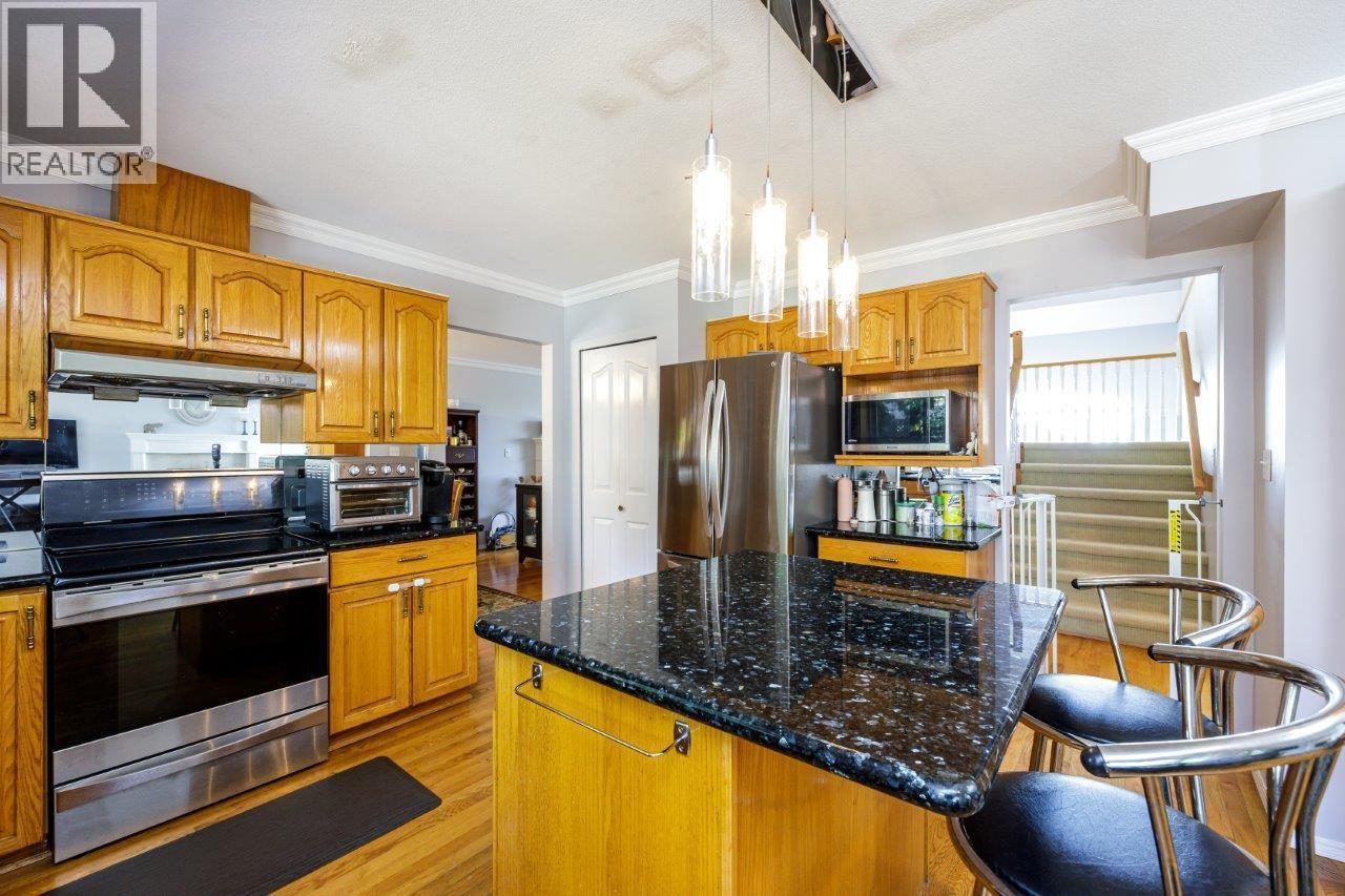 Photo 8 of 4549 Portland Street, Burnaby BC
