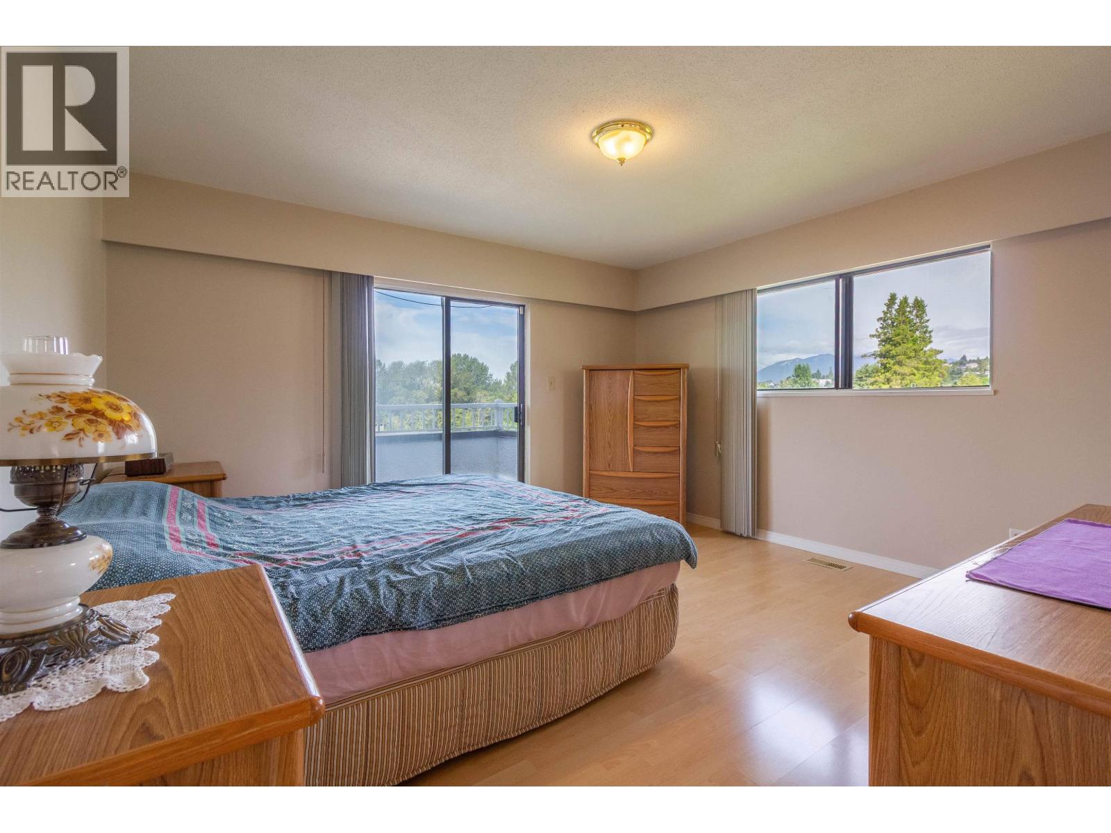 Photo 11 of 1450 Howard Avenue, Burnaby BC